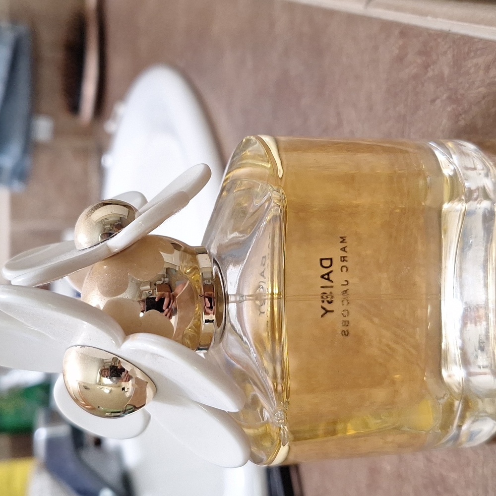 Marc Jacobs Daisy with White Floral Cap - Picture 2 of 3